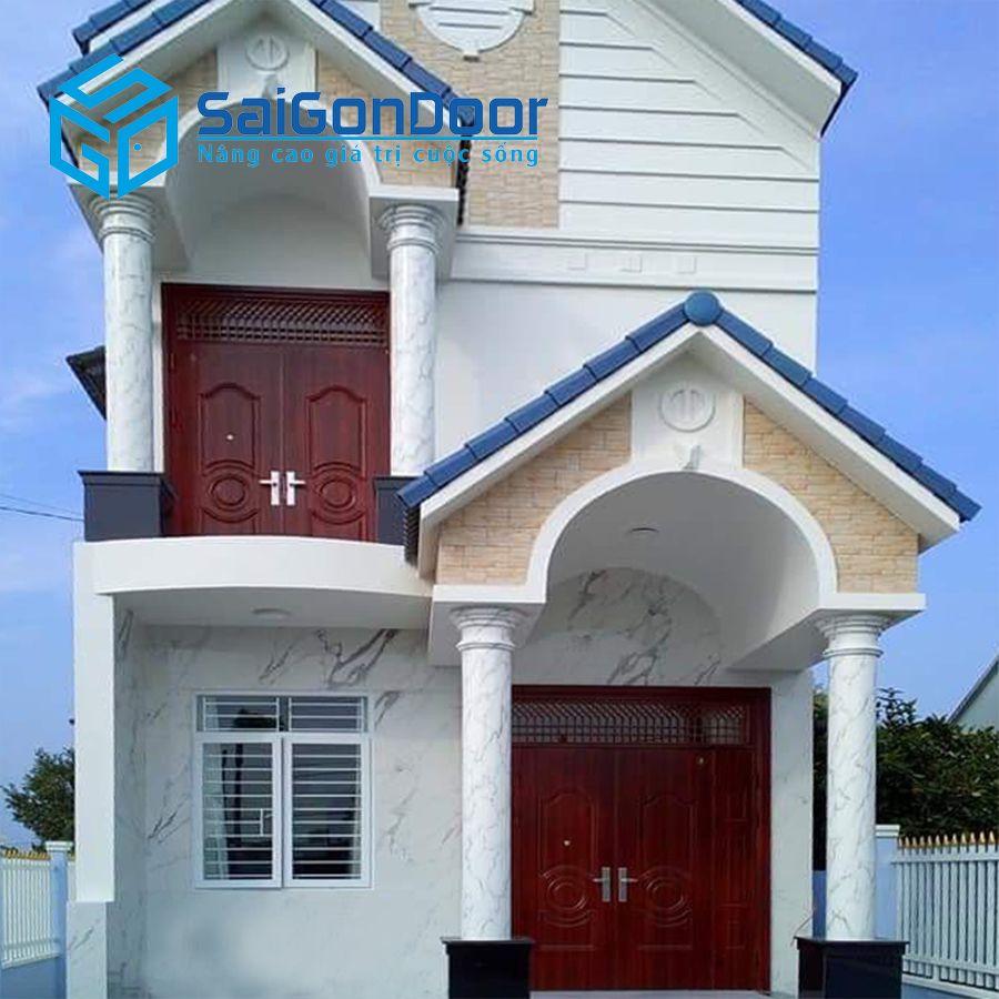 Biệt thự dùng cửa thép vân gỗ