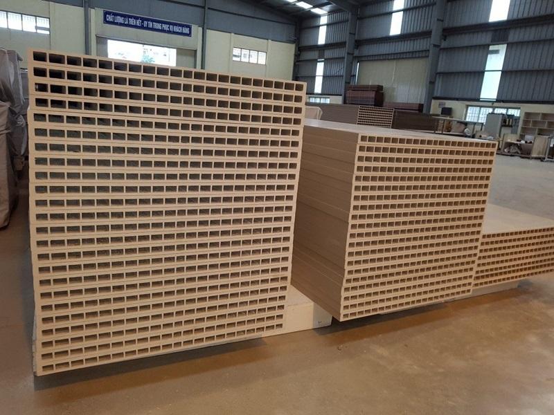 cửa nhựa vân gỗ tỉnh cà mau Cửa nhựa gỗ ghép thanh khá được người dân Cà Mau ưa chuộng