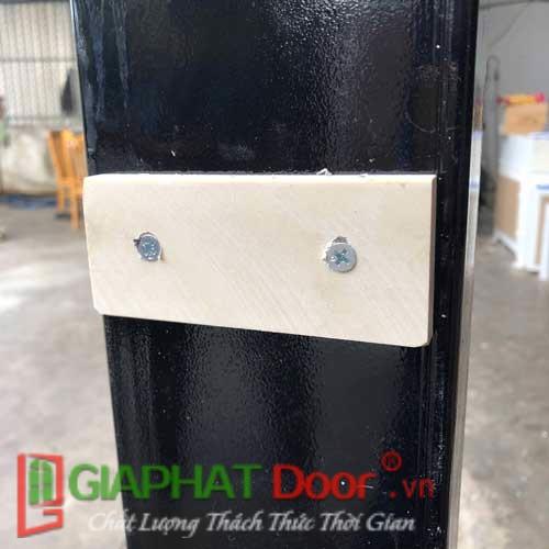 lap-dat-cua-nhua-composite-3