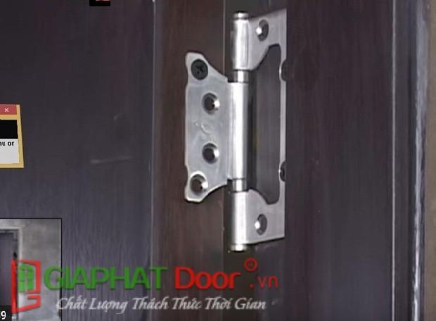 lap-dat-cua-nhua-composite-4