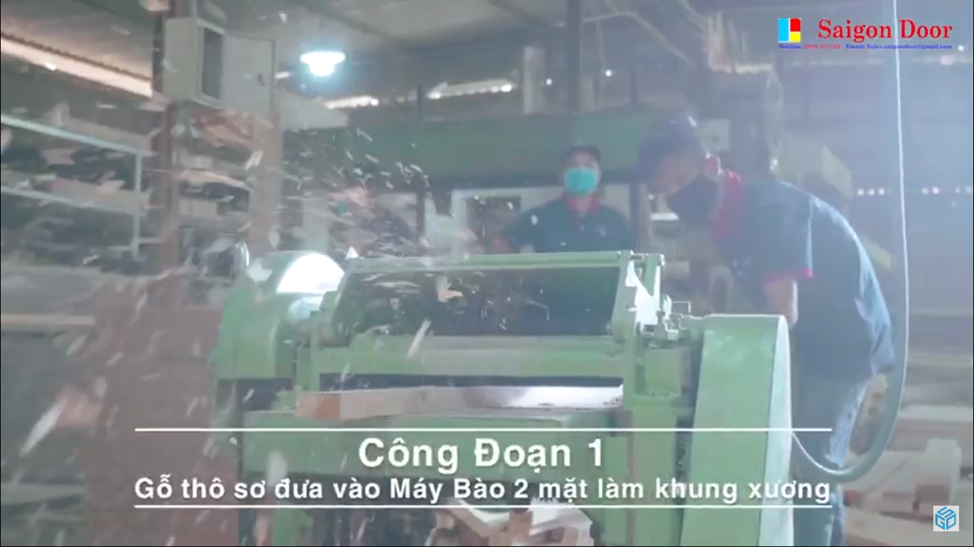 Gỗ thô sơ đưa vào máy bào 2 mặt làm khung xương