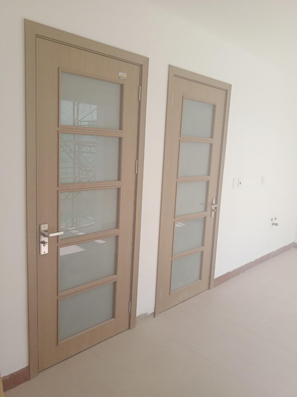 Hình ảnh cửa thực tế tại nhà khách hàng