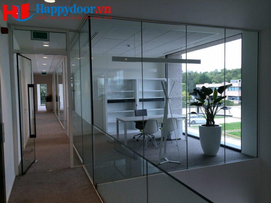 vach-kinh-van-phong-happydoor