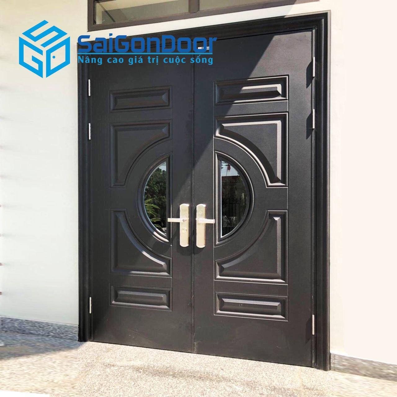Cửa thép vân gỗ thích hợp dùng cho gia đình