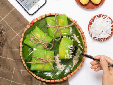 Người Hải Phòng ghé mua bánh cốm Nguyên Ninh