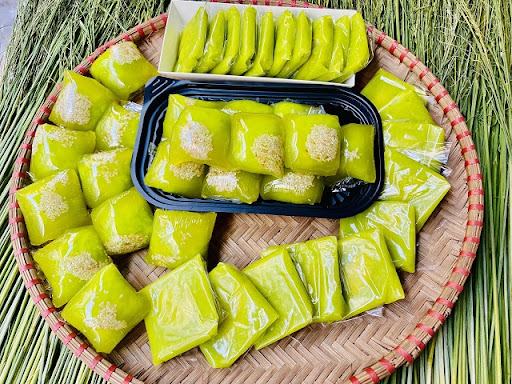 Khám Phá Hương Vị Đặc Biệt của Bánh Cốm 51 Hàng Than 9 Khám Phá Hương Vị Đặc Biệt của Bánh Cốm 51 Hàng Than