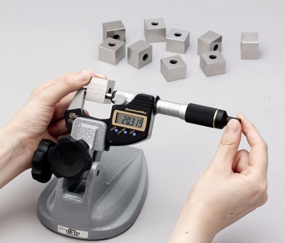 Panme Đo Ngoài Điện Tử MITUTOYO 293-145-30 21 shopdoluong-Panme Đo Ngoài Điện Tử MITUTOYO 293-145-30 (2)