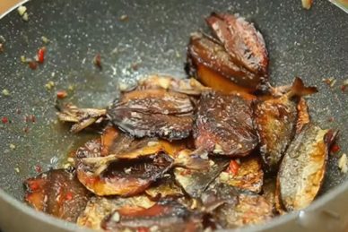 Cá chỉ vàng khô rim