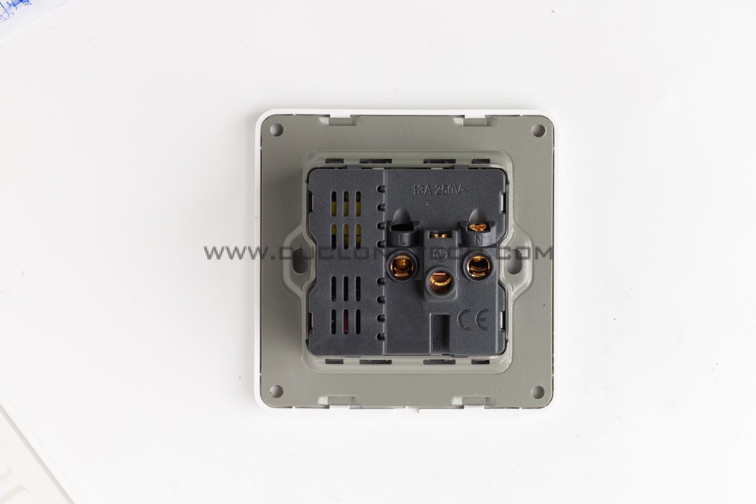 Ổ cắm điện âm tường có cổng sạc USB-A và USB-C DL F21-0150 3 F21 0150 2