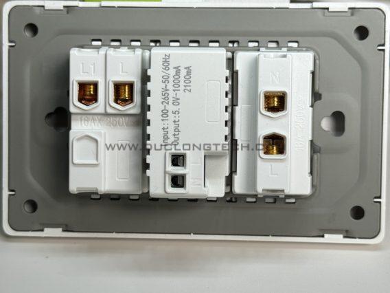 Ổ Cắm Điện Đa Năng Âm Tường Kết Hợp Cổng Sạc USB-A và USB-C 4 14 1