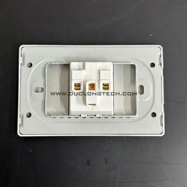 Ổ Cắm Điện Âm Tường 3 Chấu Đa Năng Mặt Nhựa Màu Xám A2G 1 A2G04AG15 1