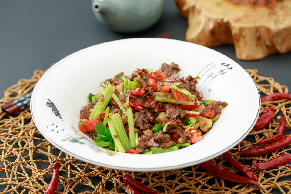 Bê Xào Cần Tỏi 1 Thit be xao ot.1