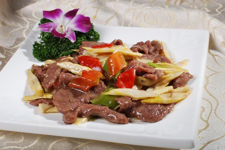 Stir-fried beef with bamboo shoots 1 b xao mang truc.1