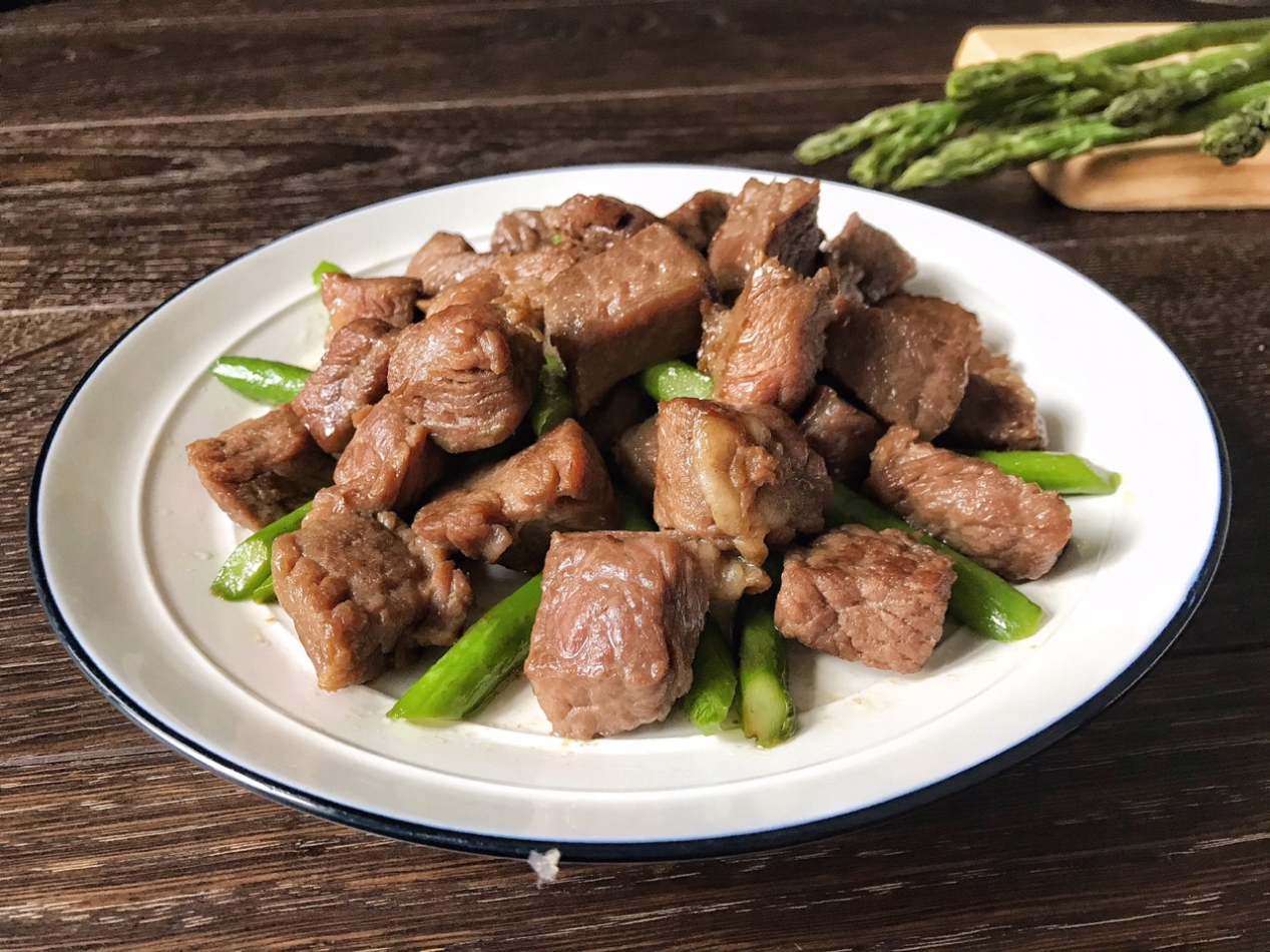 芦笋炒牛肉 1 bo xao mang tay.5