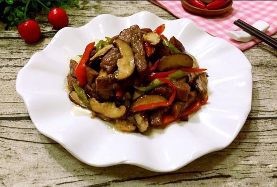 Stir-fried beef with fresh shiitake mushrooms 1 bo xao nam huong tuoi.1