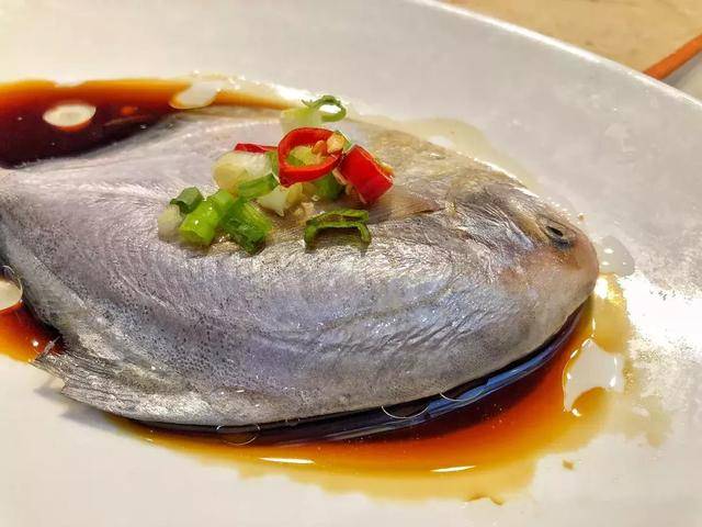 Cá chim trắng hấp xì dầu 1 ca chim trang hap xi dau