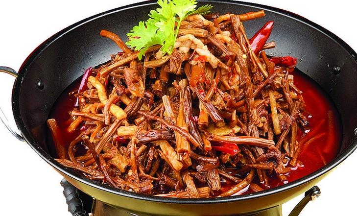 干锅茶树 1 nam tra tien xao kho