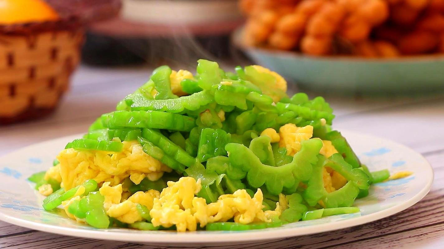Stir-Fried Chicken Eggs with Bitter Gourd 1 trung ga xao muop dang