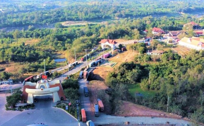 Vận chuyển hàng hóa sang Lào