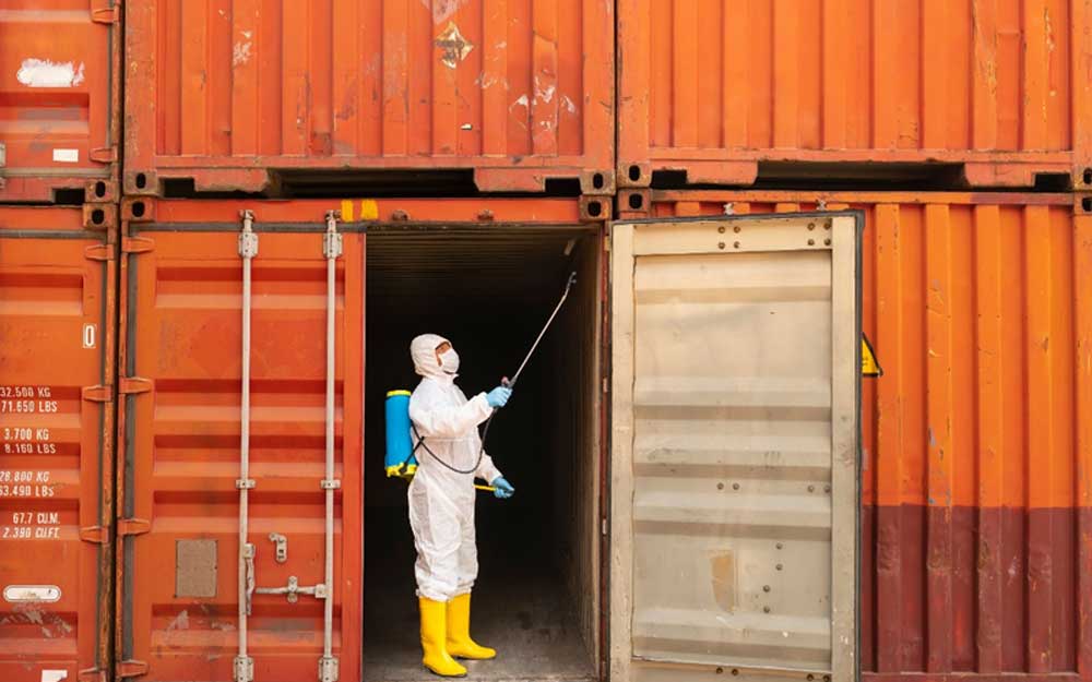 Vệ sinh container hàng hóa