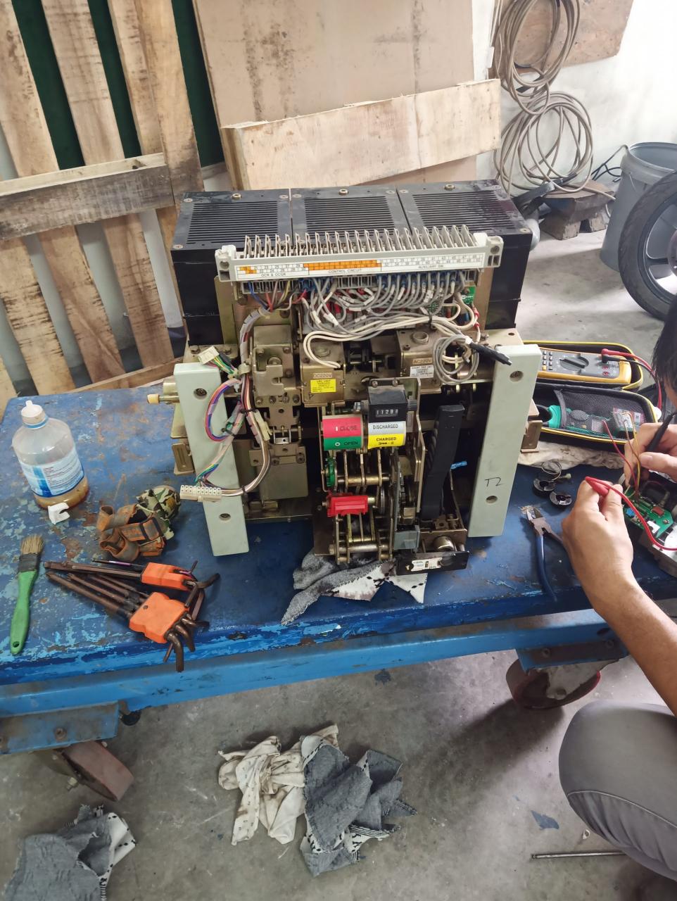 Sửa ACB Huyndai 4000A lỗi không sạc lại và tự động cắt ra khỏi lưới điện nhà máy Style Stone Hòa Lạc 1 IMG 20220802 082705 284 scaled 1