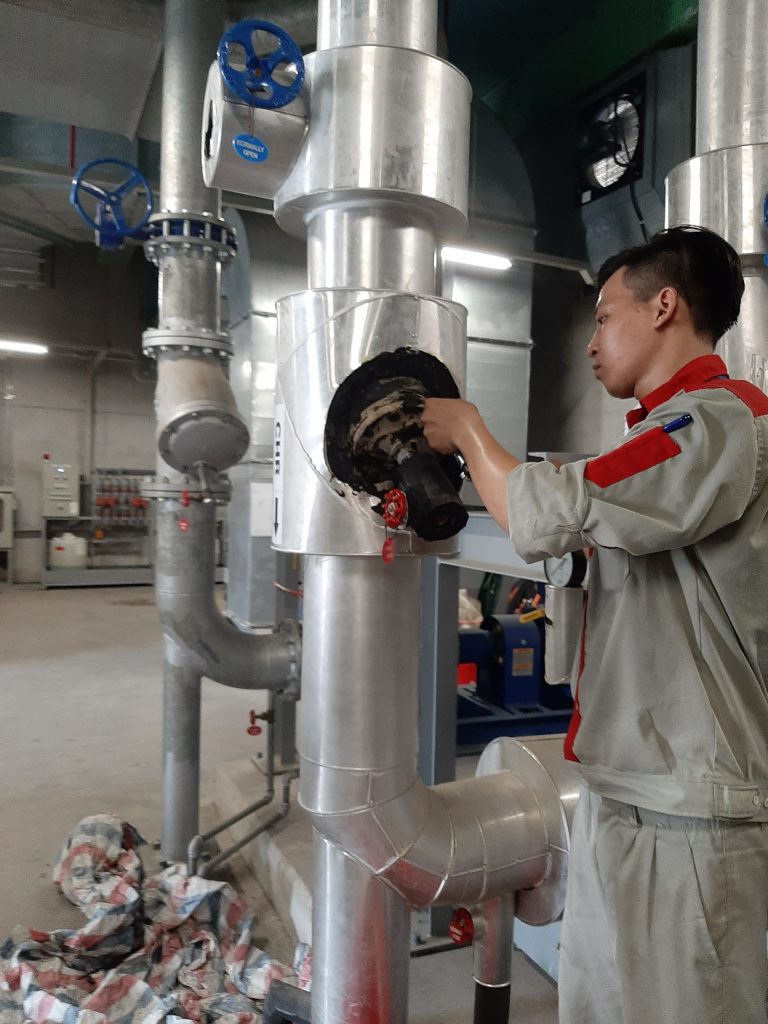BẢO DƯỠNG, LẮP ĐẶT HỆ THỐNG BƠM CHILLER 5 z2081120563542 2c3d750207c8fb91562004e5d8bb542f 768x1024 1