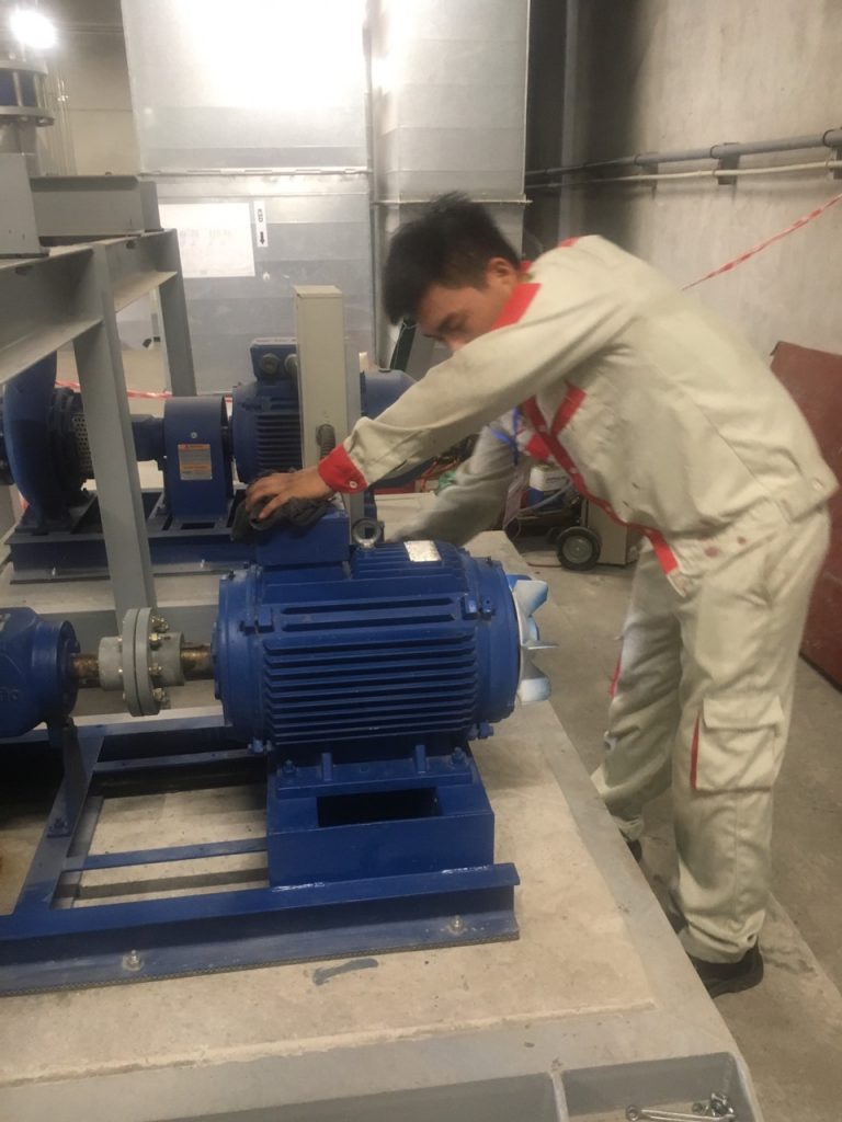 BẢO DƯỠNG, LẮP ĐẶT HỆ THỐNG BƠM CHILLER 3 z2081120683901 85f267d912d9a433c08936324fc0351a 768x1024 1