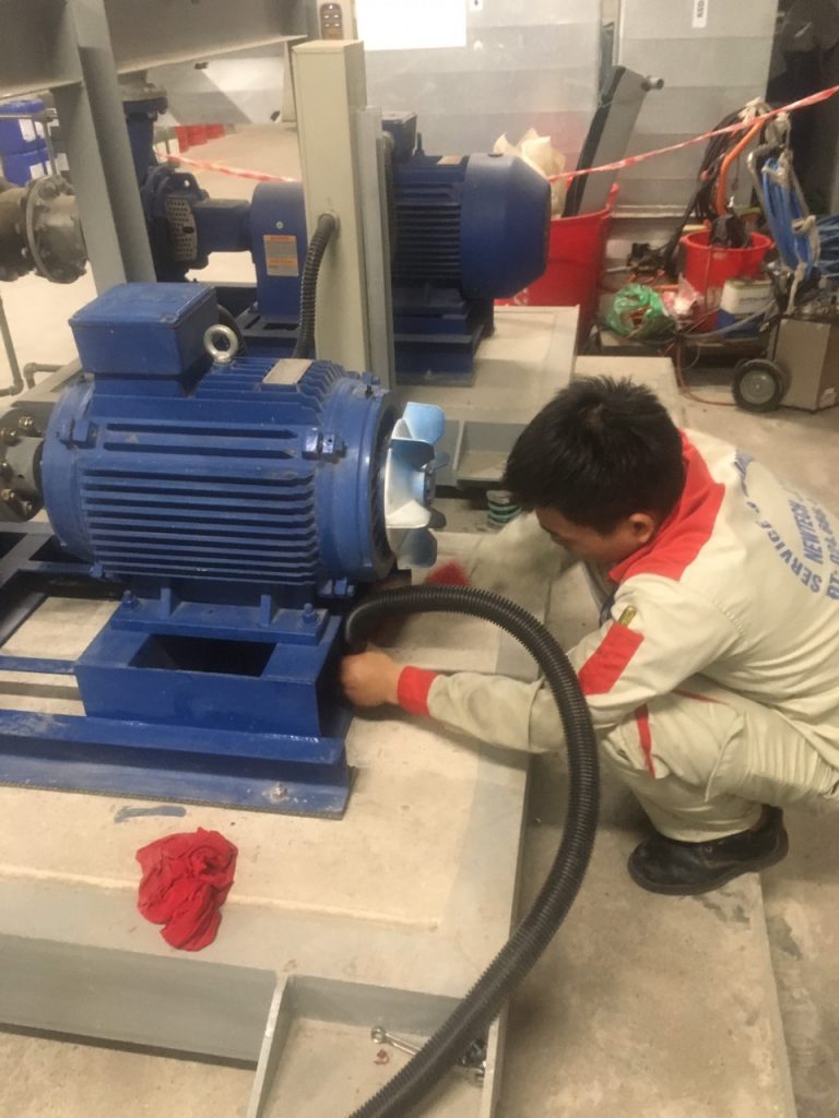 BẢO DƯỠNG, LẮP ĐẶT HỆ THỐNG BƠM CHILLER 2 z2081120811357 fc3f051d3dd08c9c874e5a367c4e0766 768x1024 1
