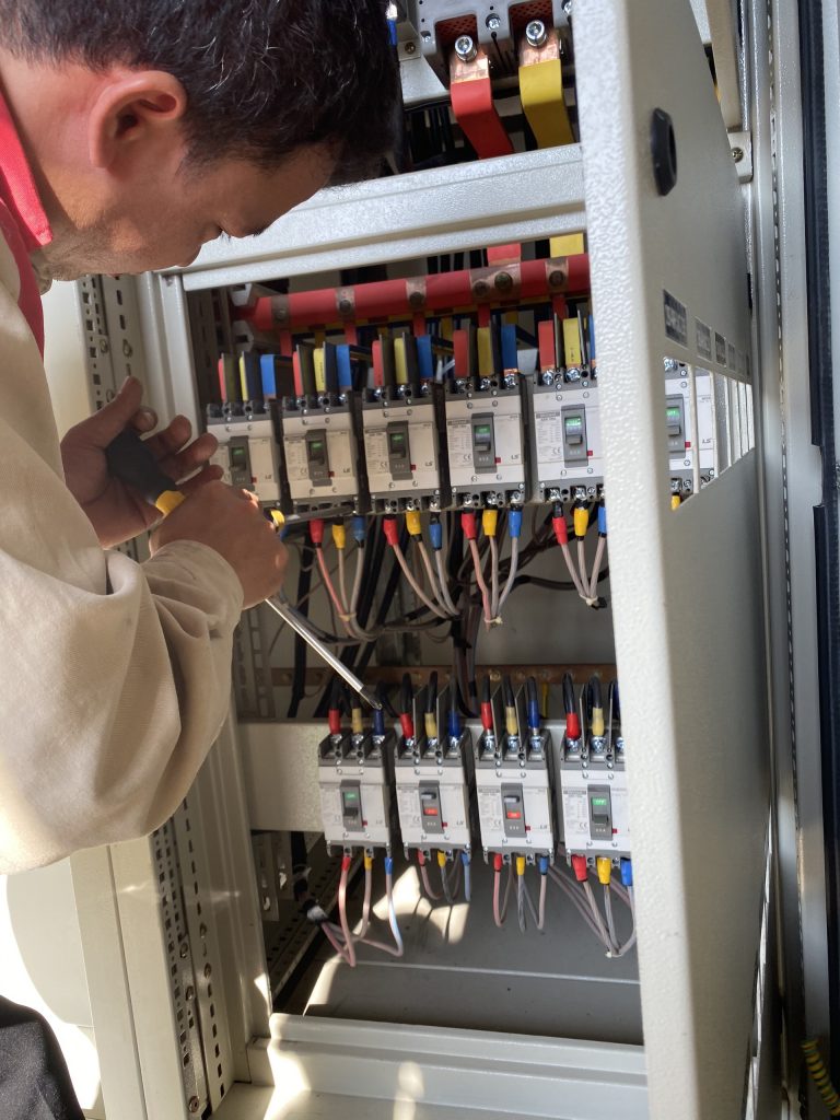 BẢO DƯỠNG, LẮP ĐẶT HỆ THỐNG TỦ ĐIỆN HẠ THẾ (ACB Schneider, Siemens, LS, ABB, Mitsubishi...) 11 z2179554717218 38fa0c78dc36a3a58e2424f780d0866a 768x1024 1