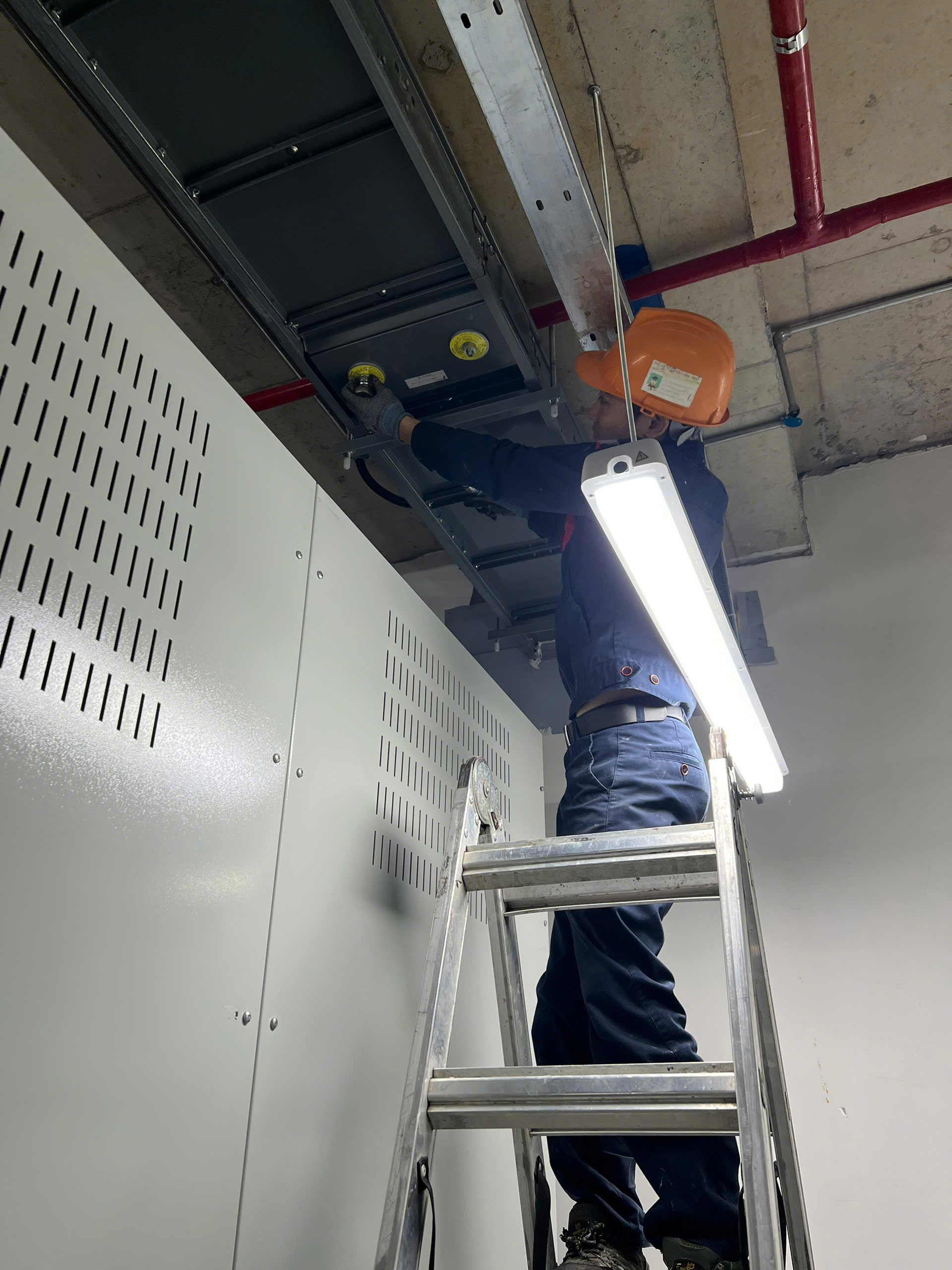 Bảo dưỡng hệ thống điện trung thế 29 Liễu Giai Building 8 z7599290175081 4502bf6a3aa4885f96f98e7c7f031a4f