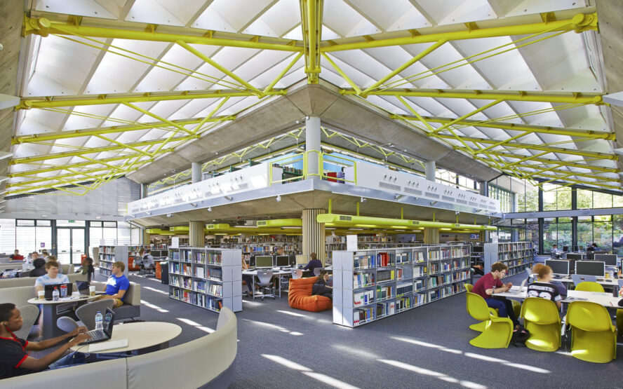 Thư viện trường University of Portsmouth đầy đủ chất lượng