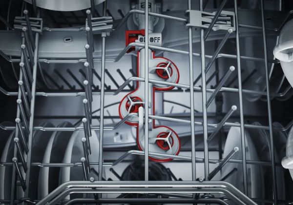 Hệ thống 3 vòi phun trên máy rửa bát SMI8ZDS81T