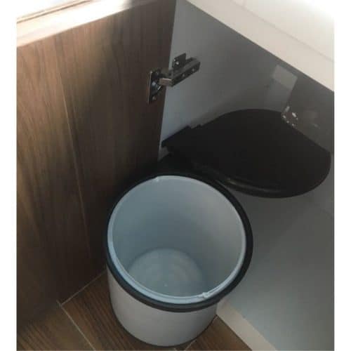 Thùng rác gắn cánh CUCINA VIOLA 502.24.005 14 lít 5 Bên trong thùng rác gắn cánh CUCINA VIOLA 502.24.005 14 lít
