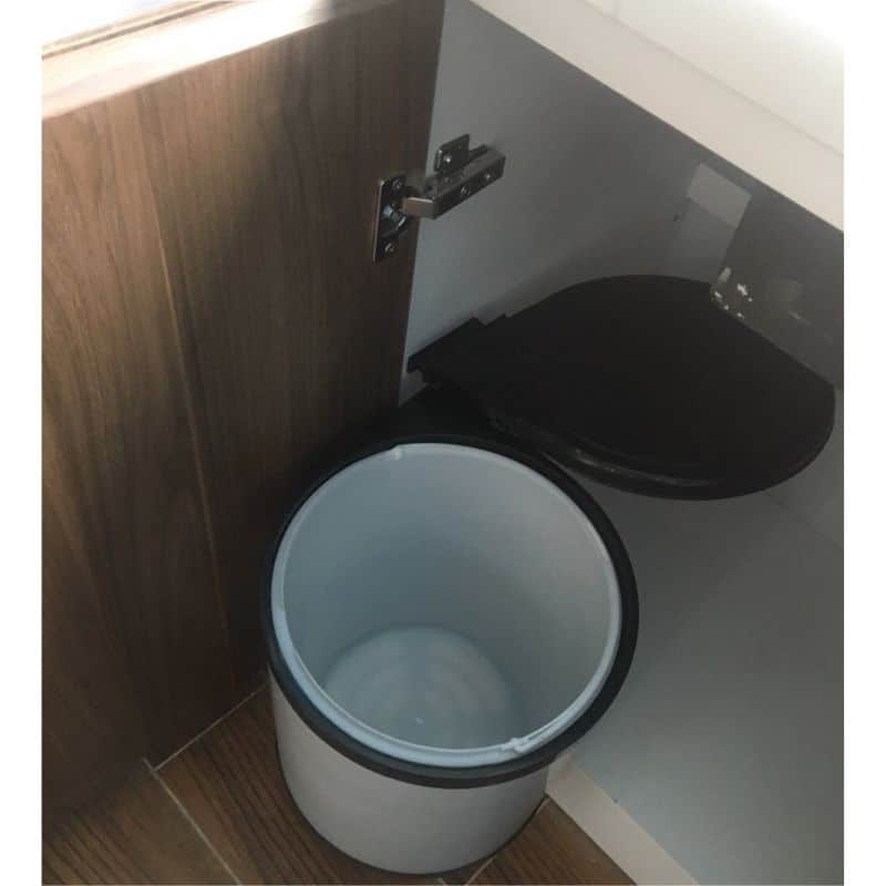 Bên trong thùng rác gắn cánh CUCINA VIOLA 502.24.005 14 lít Bên trong thùng rác gắn cánh CUCINA VIOLA 502.24.005 14 lít