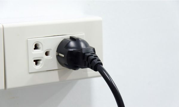 Cắm điện chạy tủ lạnh Hafele không tải