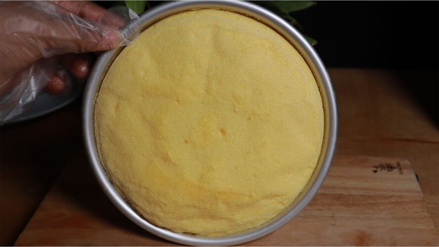 Đổ khuôn bánh gato