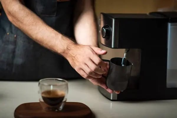 Máy pha cà phê dễ thao tác