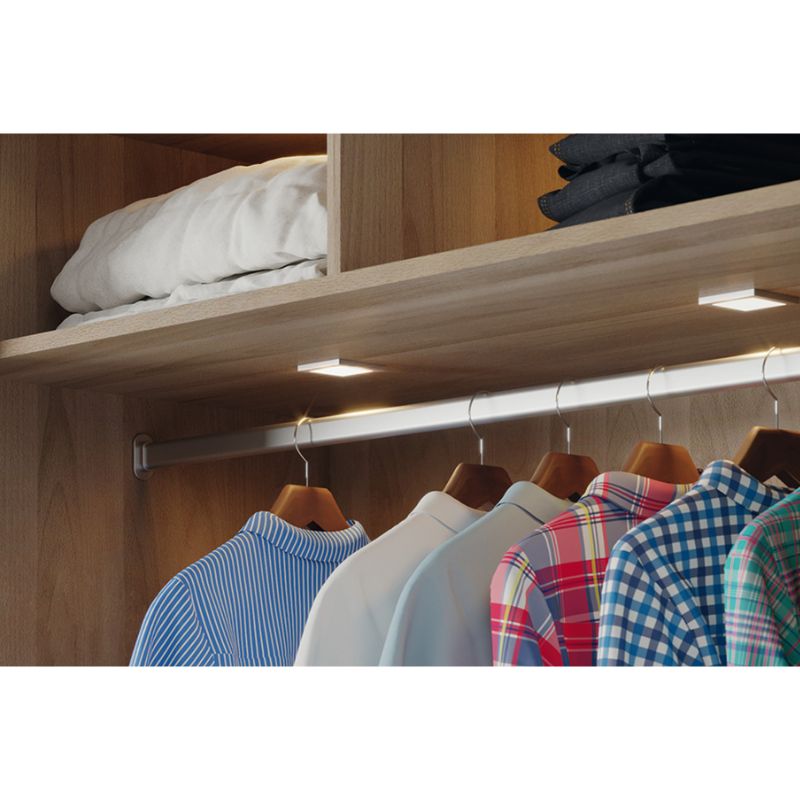 Ảnh thực tế đèn Led chiếu 3036 hệ 24V Hafele 833.77.180 Ảnh thực tế đèn Led chiếu 3036 hệ 24V Hafele 833.77.180