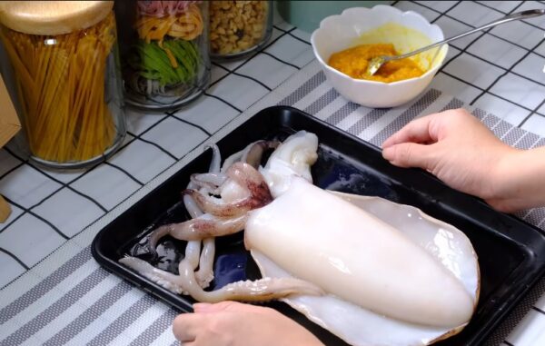 Cách nướng mực tươi bằng nồi chiên không dầu 2 Cách nướng mực tươi bằng nồi chiên không dầu