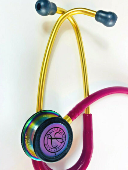 Ống Nghe Littmann Classic III Xanh Carribbean 5807 23 Ống Nghe Littmann Classic III Hồng Raspberry 5806 góc chụp mặt màng nghe, chất liệu cao cấp không bị lạnh khi khám cho bệnh nhân