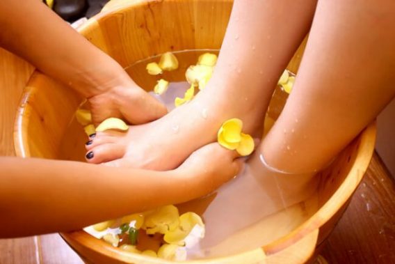 10 lợi ích hàng đầu của việc massage trong lúc ngâm chân