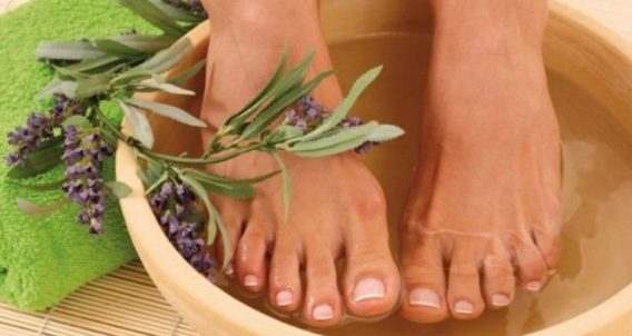 10 lợi ích hàng đầu của việc massage trong lúc ngâm chân