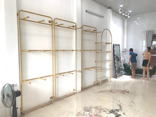 Giá kệ shop màu vàng