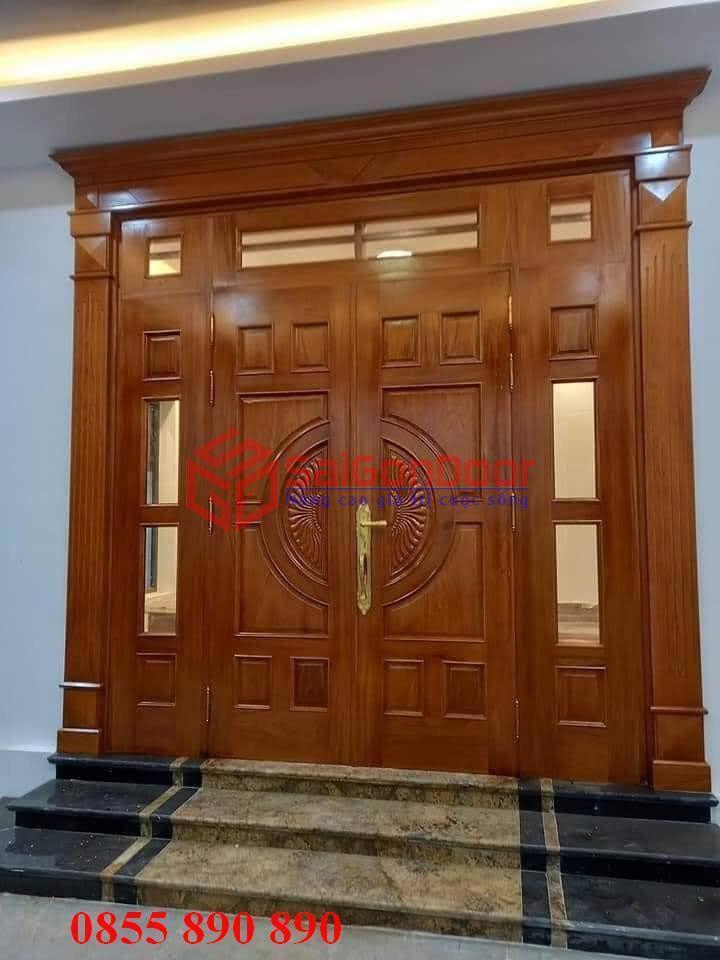 Cửa gỗ tự nhiên hot nhất 2024