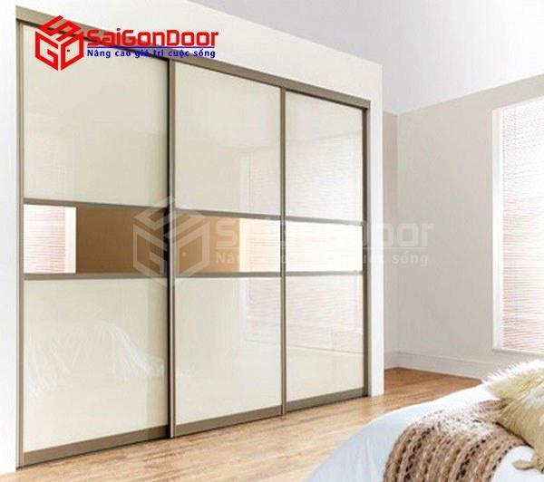 Cửa phòng ngủ được làm bằng nhôm