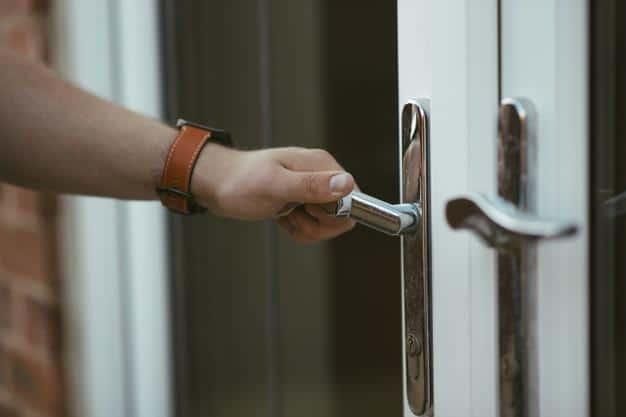 NHỮNG LƯU Ý VỀ VIỆC KIỂM TRA CỬA VÀ SÀN GỖ KHI NHẬN BÀN GIAO CHUNG CƯ 14 khoa cua
