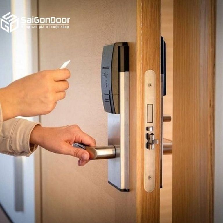 12+ Các Mẫu Khóa Cửa Composite Được Yêu Thích Nhất Hiện Nay 24 Khóa của sử dụng thẻ từ tiện lợi
