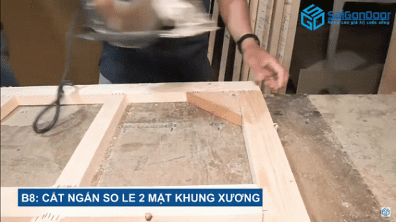 Cắt so le 2 mặt khung xương cửa gỗ Cắt so le 2 mặt khung xương cửa gỗ