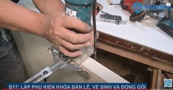 Lắp phụ kiện khoá bản lề Lắp phụ kiện khoá bản lề