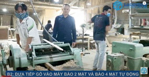 Đưa tiếp gỗ vào máy bào 2 mặt và bào 4 mặt tự động Đưa tiếp gỗ vào máy bào 2 mặt và bào 4 mặt tự động